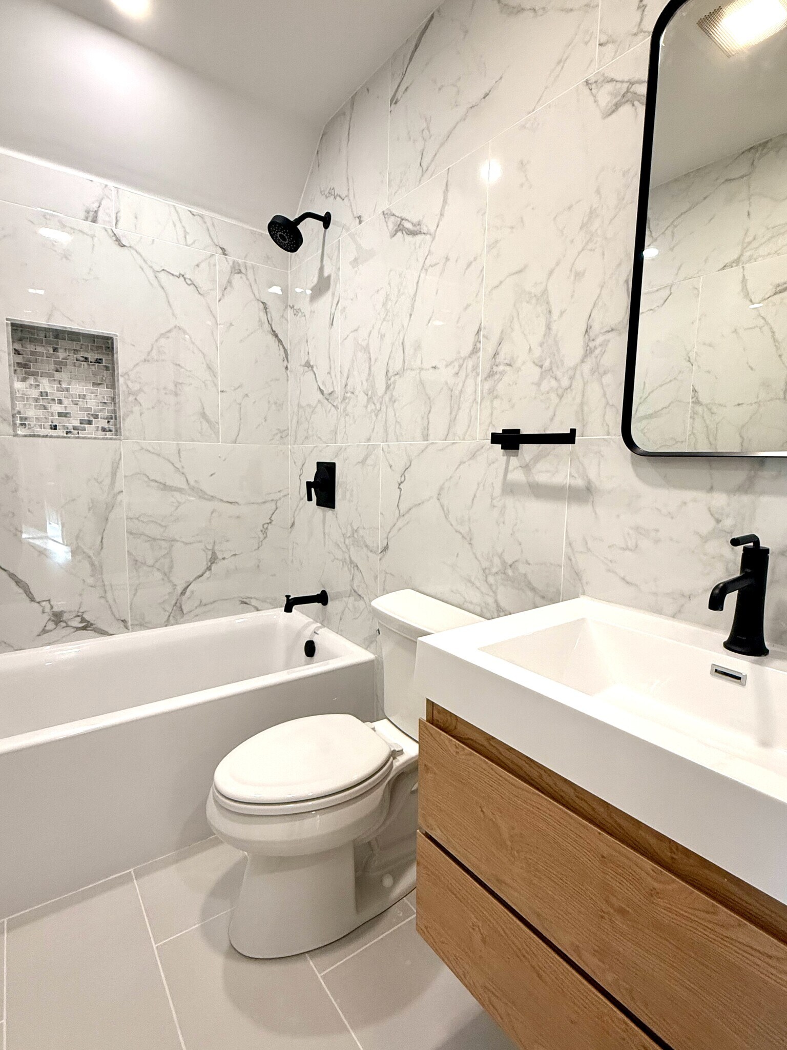 Guest Bath - 20 Boylston St