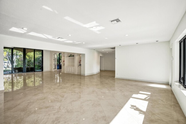 Building Photo - 2425 Fryer Point