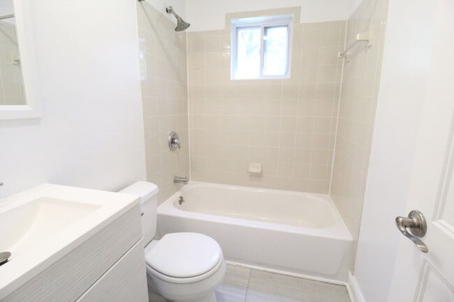 Building Photo - October FREE On This Remodeled 3 Bedroom 1...