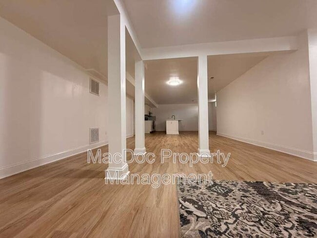 Building Photo - 10402 Laurel Ridge Way