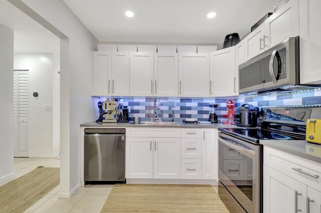 Building Photo - 5151 W Club Cir