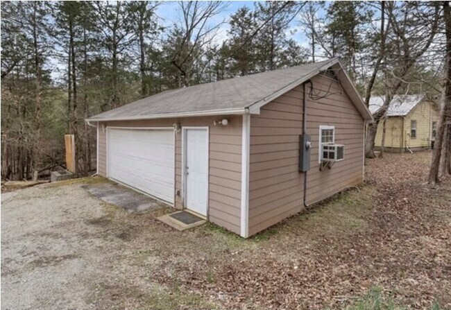 Building Photo - 28 Hickory Cir
