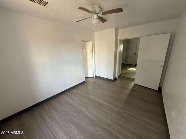 Building Photo - 398 E Ave