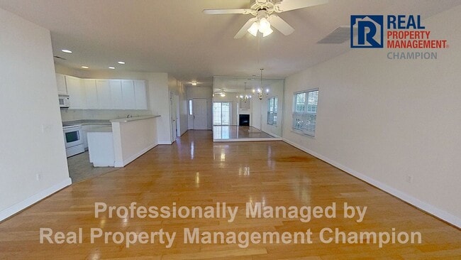 Building Photo - End Unit Condo with Open Floorplan and Split Bedrooms