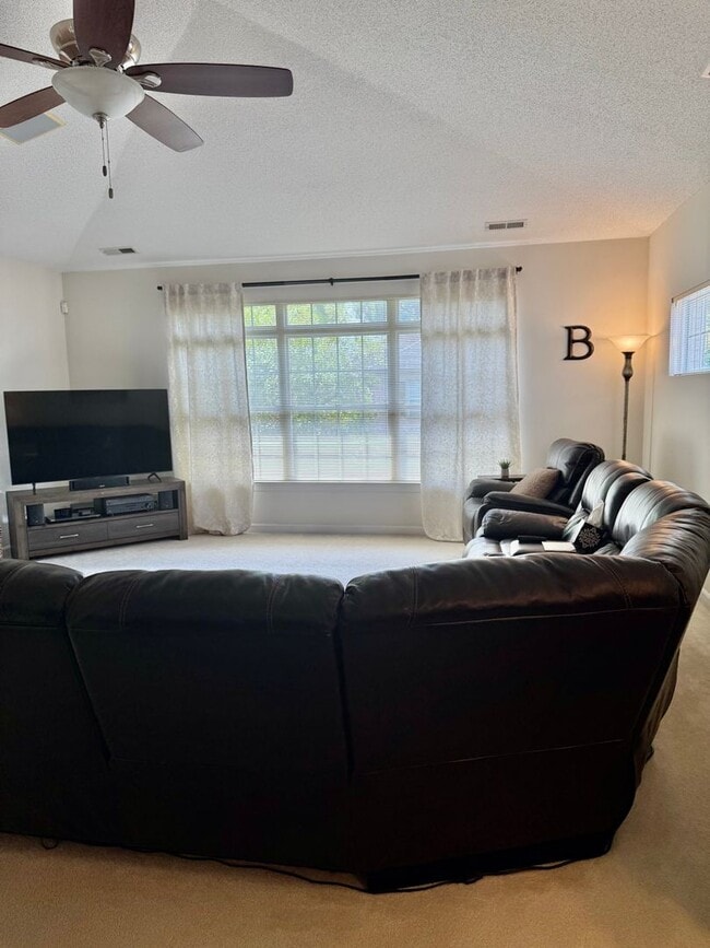 Building Photo - 3BD/2.5BA Brick Townhouse in Chancellors W...