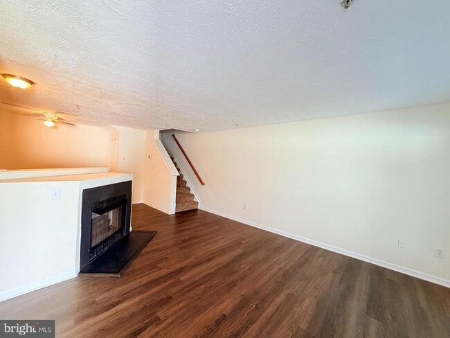 Building Photo - 1802 Chatfield Terrace