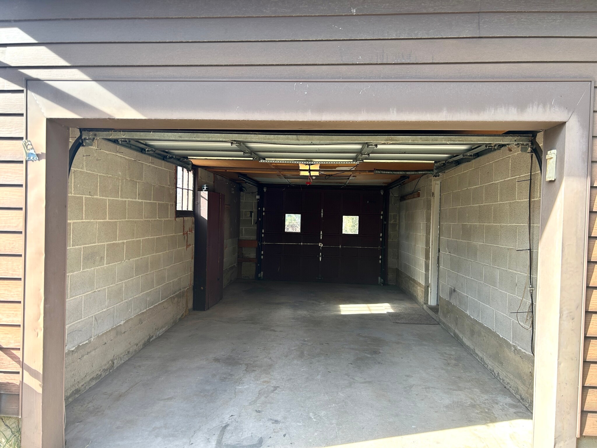 Building Photo - 1025 Tyler Ave