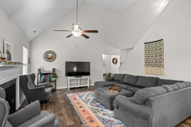 Building Photo - 410 Silverstone Pl