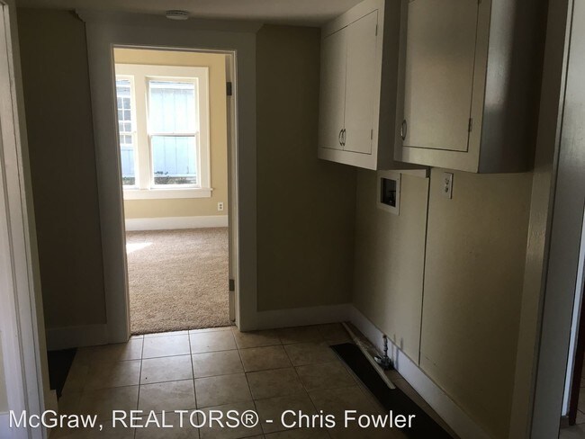 Building Photo - 2 br, 1 bath House - 331 S. Xanthus Ave.