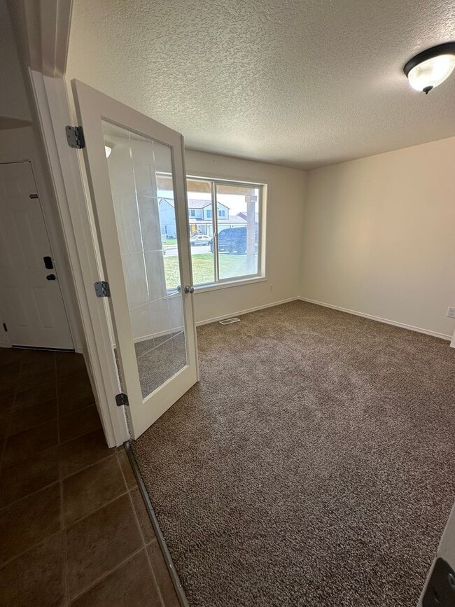 Building Photo - Spacious 4 Bedroom, 3 Bath Home with Fence...