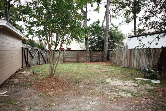 Building Photo - 1766 Maux Dr