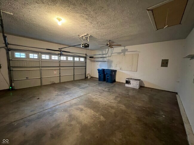 Building Photo - 4343 W Fairview Rd