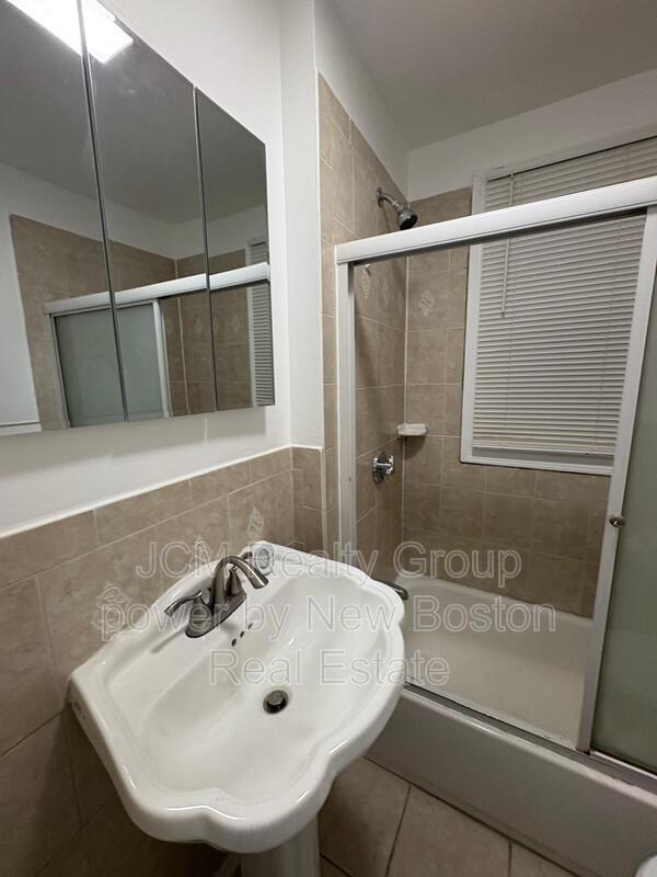 Building Photo - 144 Bloomingdale St