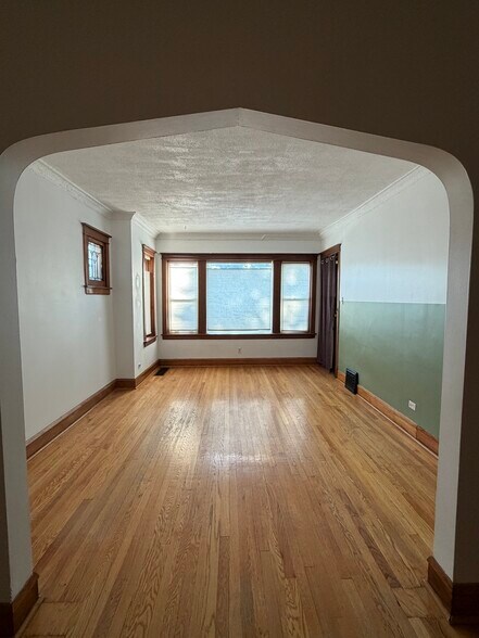 Building Photo - 2107 S 59th Ct