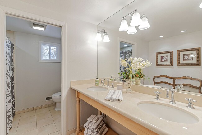 Building Photo - Executive Almaden Valley Home