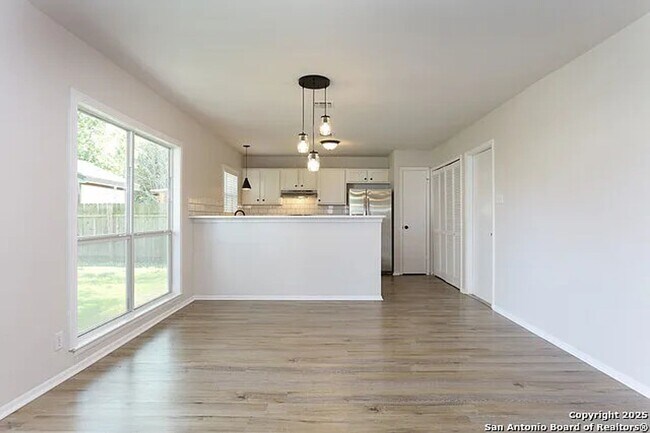 Building Photo - 3-Bedroom Home in Kirby Ready for Move-In!