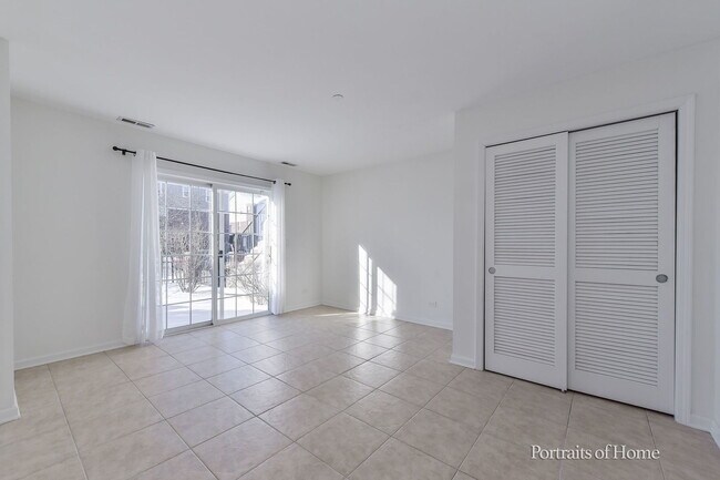 Building Photo - 850 Shandrew Dr