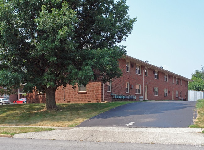 Building Photo - Pinewood Place