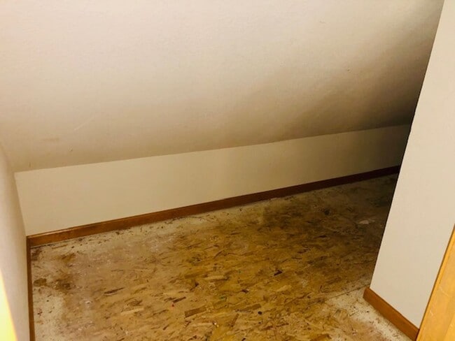 Building Photo - Updated 3 bed 2 bath with 2 car garage and a pool!