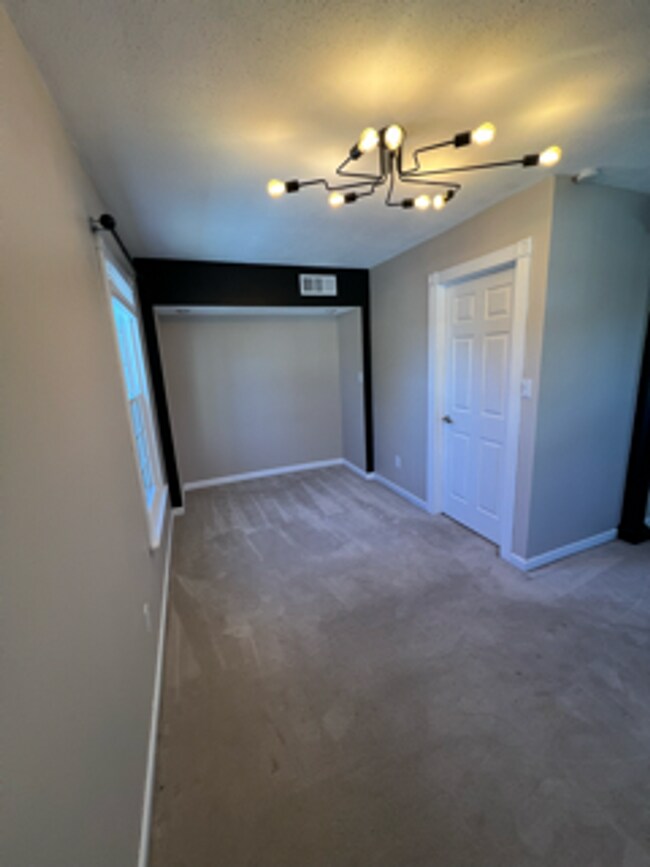 Building Photo - 10517 St Matthew Ln