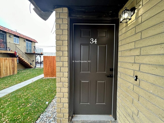 Building Photo - 3414 Woodside Dr