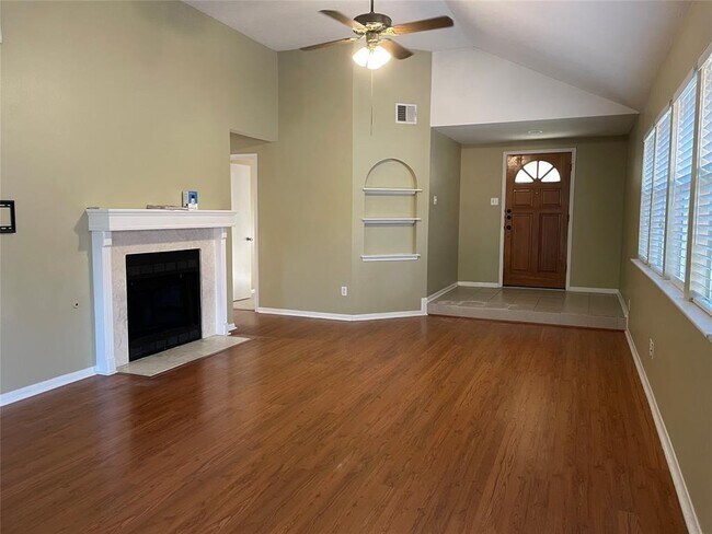 Building Photo - 16917 Ardisia Dr