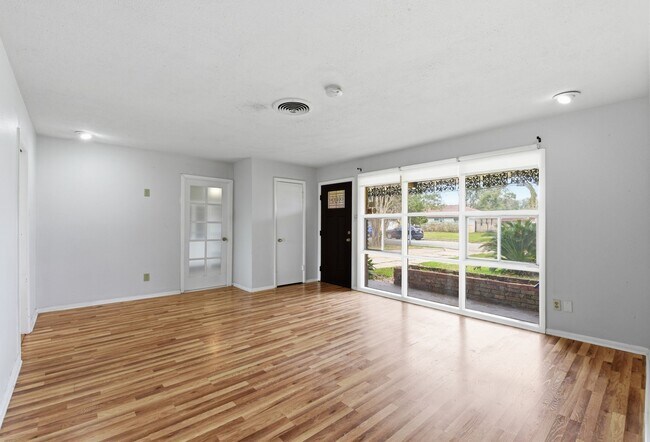 Building Photo - 4929 Libbey Dr