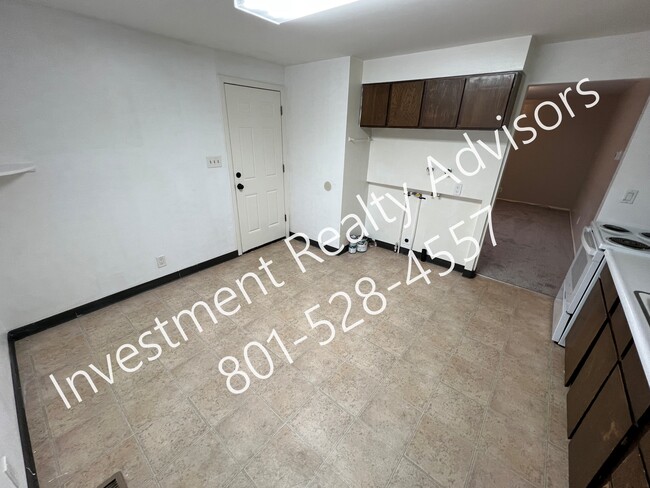 Building Photo - Two-Bedroom Apartment in South Salt Lake!