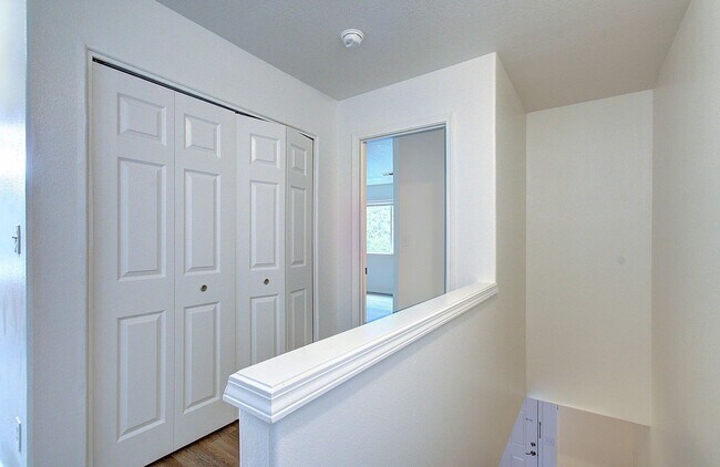Building Photo - Charming 3bd, 2ba townhome in Bagley Downs...