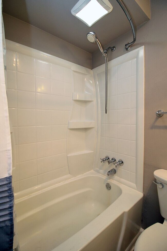 Building Photo - 4 Touchstone Dr