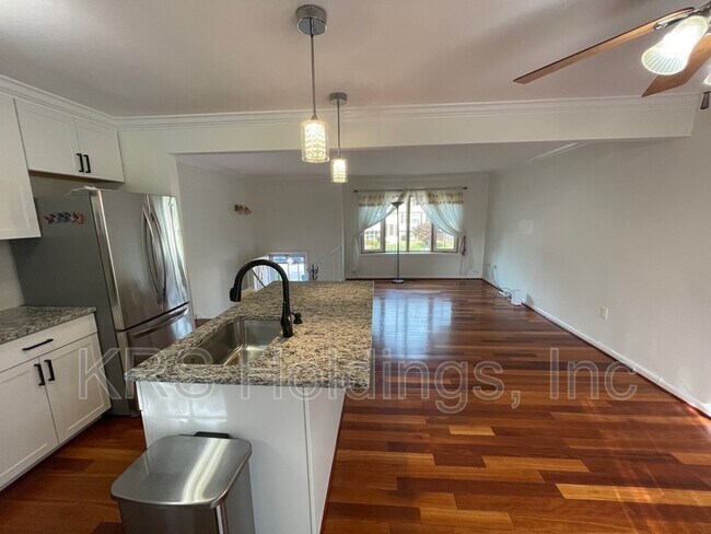 Building Photo - 5597 Shannon Ct