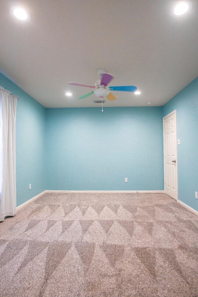 Building Photo - 30615 S Sulphur Creek Dr