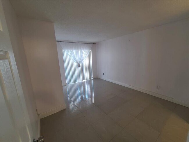 Building Photo - 3545 NE 167th St