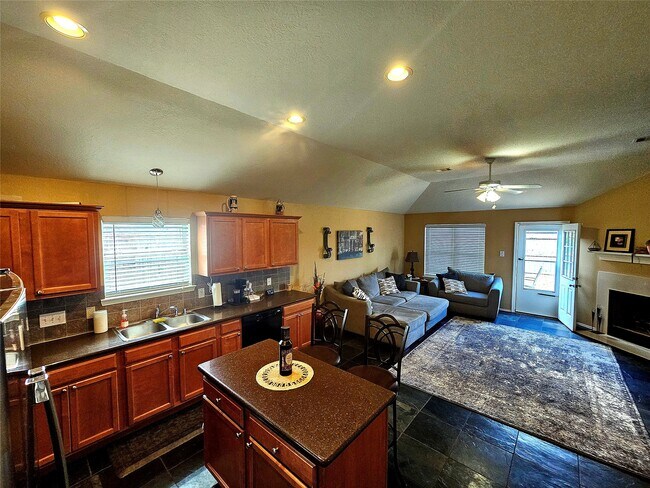 Building Photo - 3418 Dorsey Ln