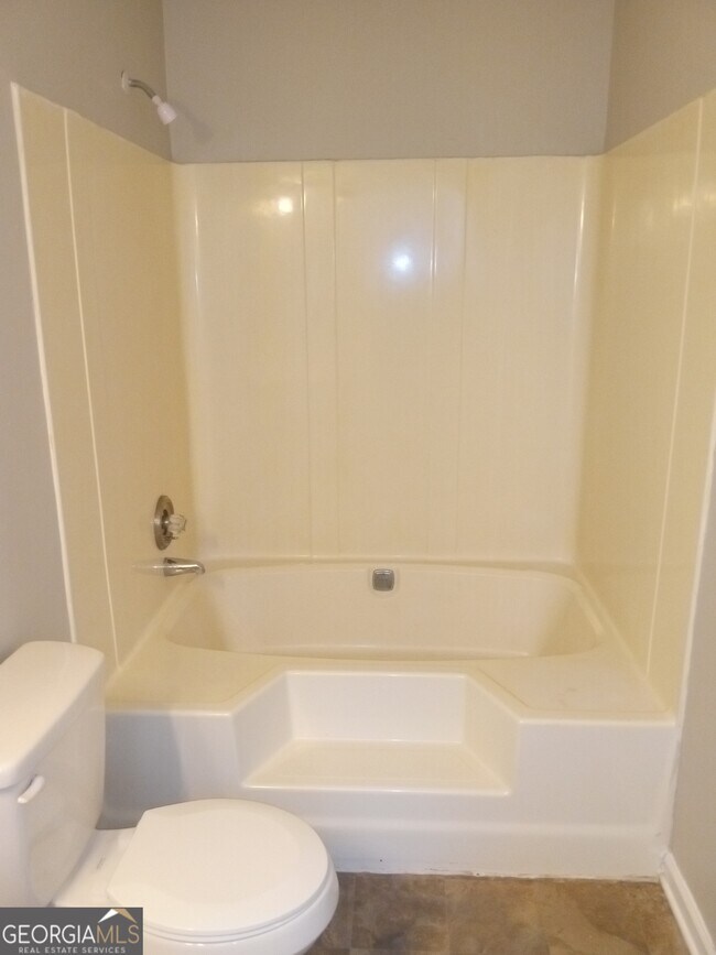 Building Photo - 2928 Dahlia Dr