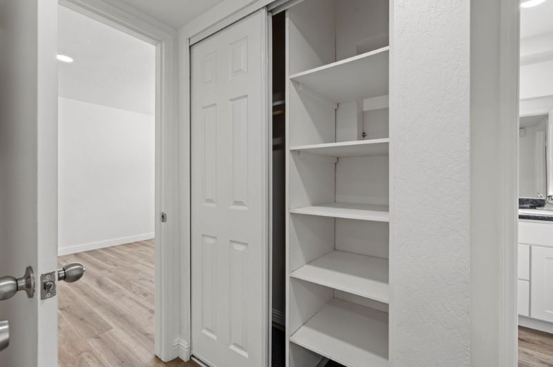 Building Photo - 3947 Vía Milano