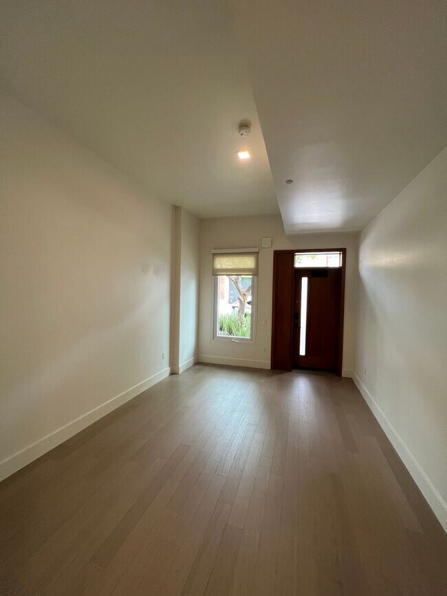 Building Photo - DOGPATCH MODERN LUXURY Jr 1BR 1BA CONDO, R...