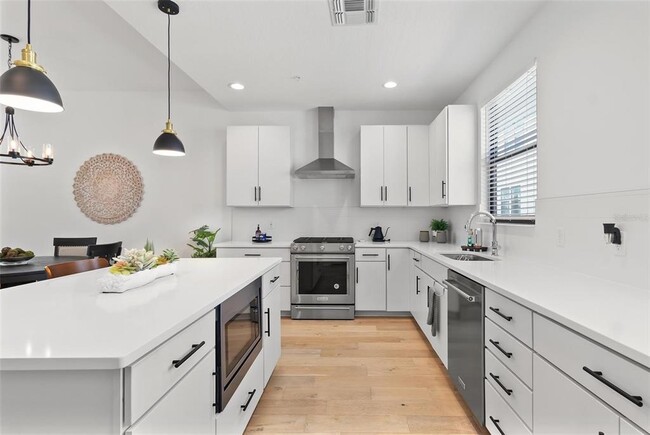 Building Photo - 2511 N Grady Ave