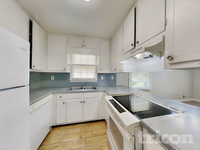 Building Photo - 8458 Hightower Trail SW