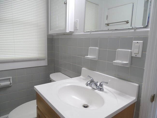 Building Photo - 207 Linden Ave