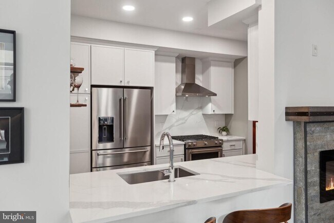 Building Photo - 625 Slaters Ln