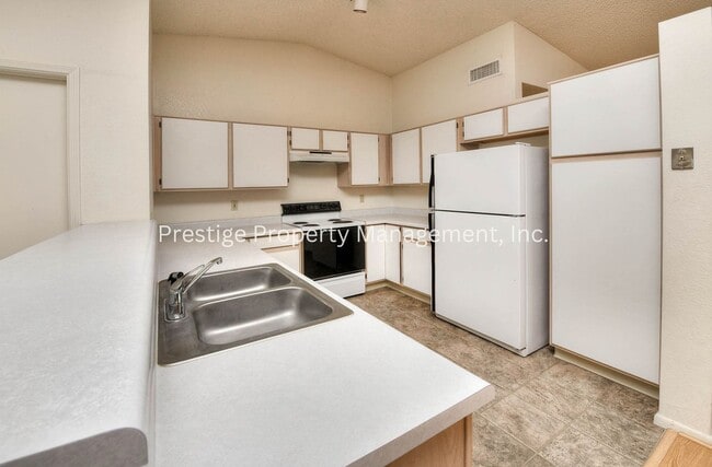Building Photo - 3/2 Beautiful Rita Ranch Home With Open Design!!!