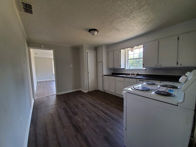 Building Photo - 8240 TX-154