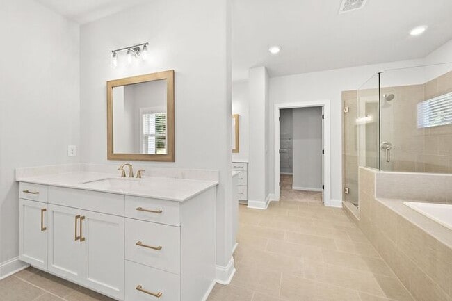 Building Photo - Beautiful 5 bedroom house in Bellmoore Par...