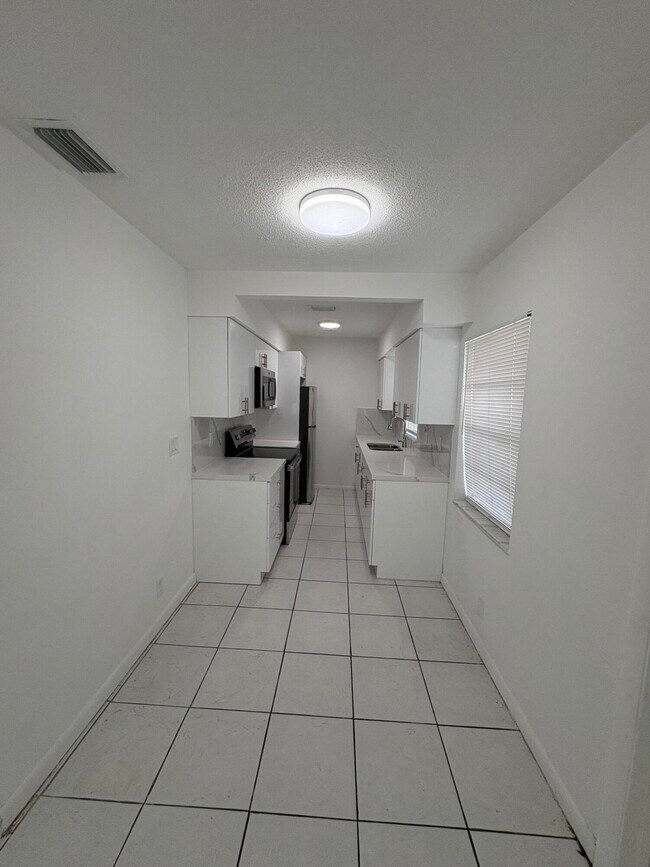 Building Photo - 4031 NW 30th Terrace