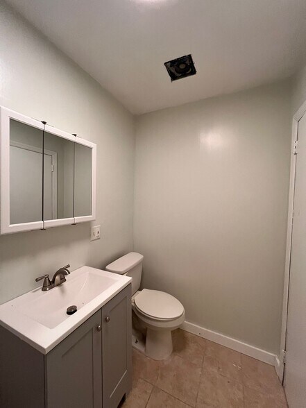 Building Photo - 176 Monticello Ave