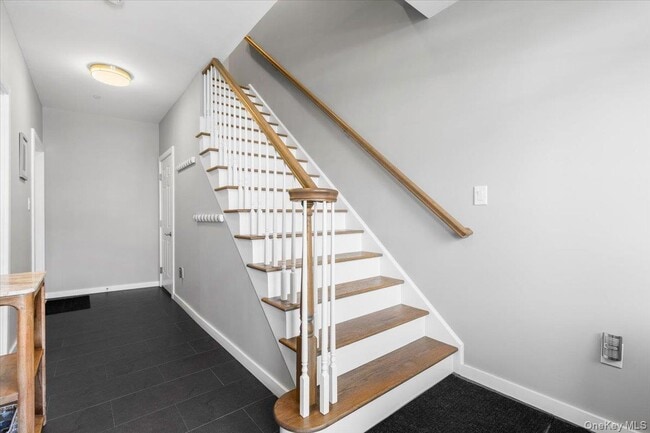 Building Photo - 73 Maple Ave