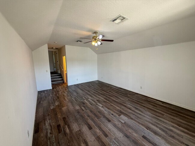 Building Photo - 2616 Plumberry Ave