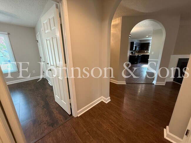 Building Photo - Charming One Level 3 Bedroom Home with Fenced Yard, Garage, and Deck