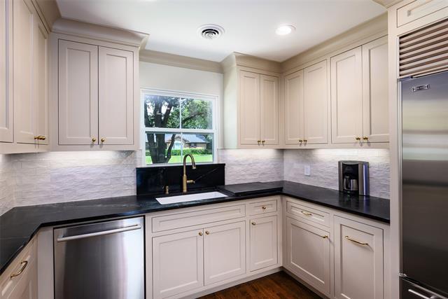 Building Photo - 4430 Cedarbrush Dr